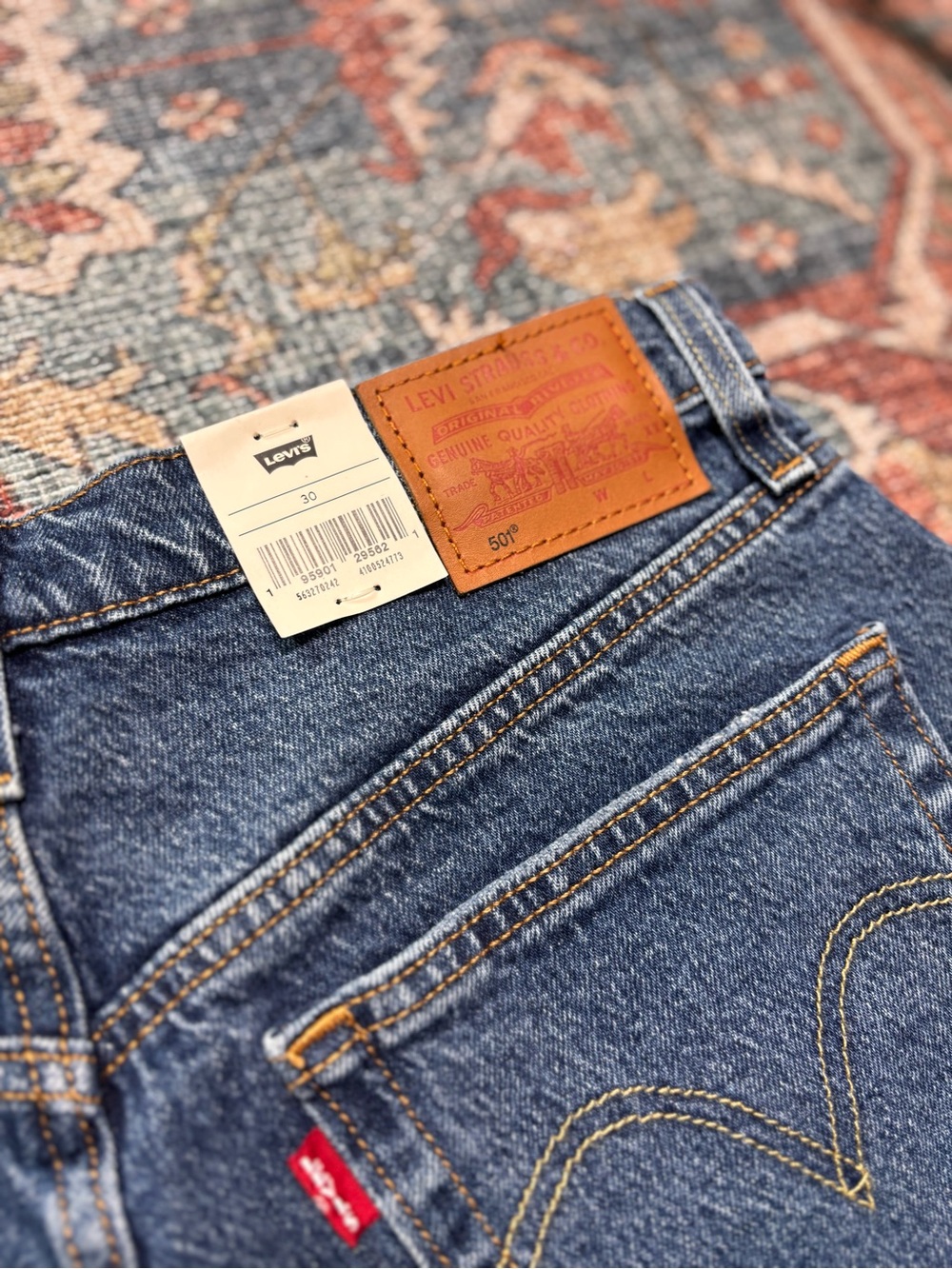 Levi’s 501 Original High Rise Cutoff Denim Shorts NWT Size 30 - Picture 4 of 4